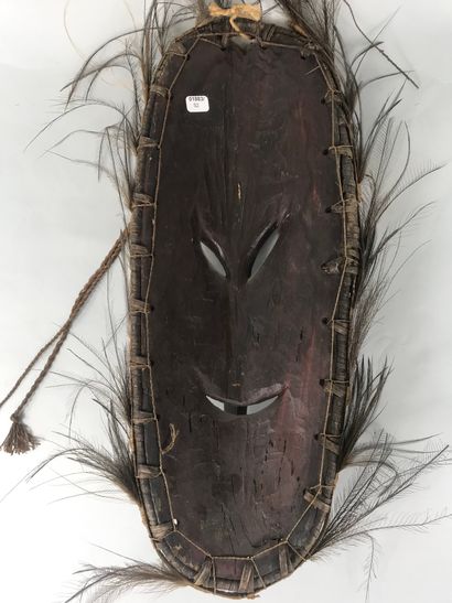 null Masque de type Aire Sépik, Papouasie Nouvelle-Guinée

Bois à patine brune, fibres,...