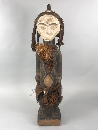 null Tsogho type statue, Gabon

Wood with brown patina, pigments

Height Height :...