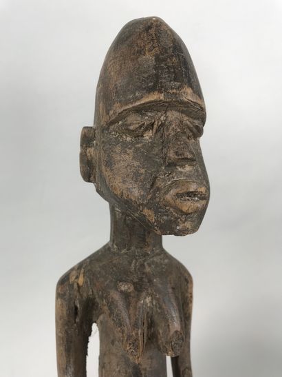 null Ivory Coast type statuette

Wood with black brown patina

Height : 36,5 cm....