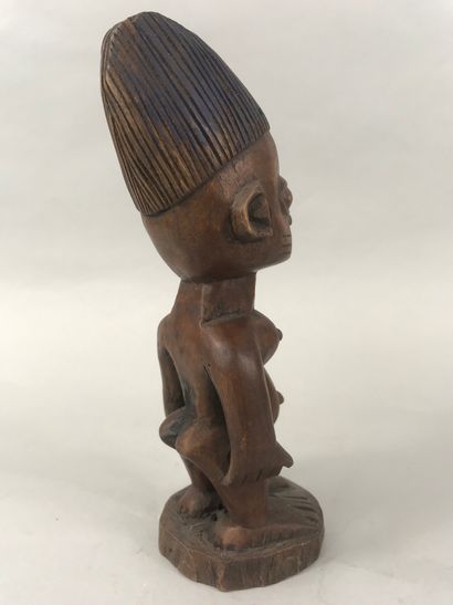 null Yoruba ibeji type statuette, Nigeria

Wood with brown patina

Height 23.5 c...