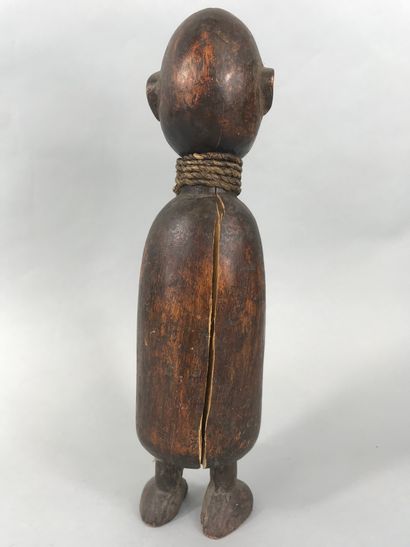 null Statuette de type Afrique

Bois à patine brune

Haut. : 29 cm.