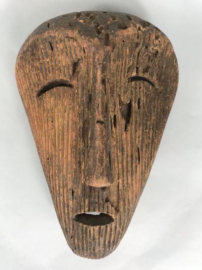 null Lot of five masks of type Africa

Wood, pigments, beads

Height from 18 cm....