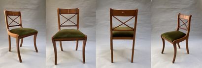 Quatre chaises à chassis en bois vernis,...