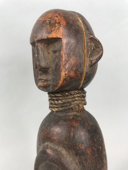 null Statuette de type Afrique

Bois à patine brune

Haut. : 29 cm.