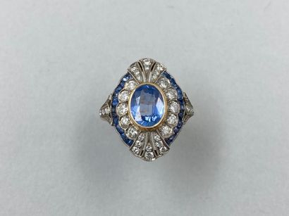 null Ring two 18k gold centered on a sapphire of approximately 2cts in an oval setting...