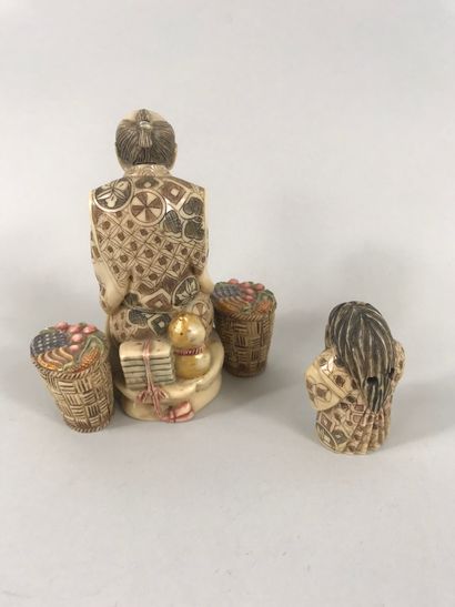 null JAPAN. 

Resin lot including : 

- A netsuke representing the witch with two...