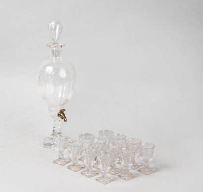 null Ensemble en cristal taillé comprenant une fontaine à absinthe et douze verres...