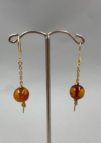 null Parure en ambre composé d'un collier, long.: 40cm, d'un bracelet et d'une paire...