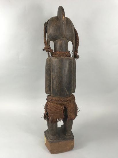 null Tsogho type statue, Gabon

Wood with brown patina, pigments

Height Height :...
