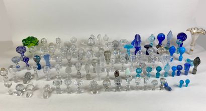 null Collection of glass carafe stoppers. 

Various models, blown, cut, polychro...