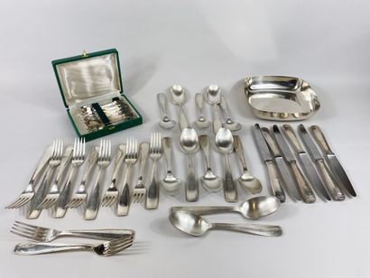 null A set of silver plated cutlery including forks, spoons and knives (mismatched...