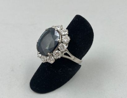 null 18k white gold Pompadour ring set with a large sapphire of about 8cts in a setting...