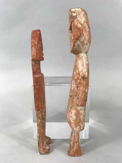 null Lot of two authentic Ada statuettes, Togo

Wood with light patina, pigments

Height...