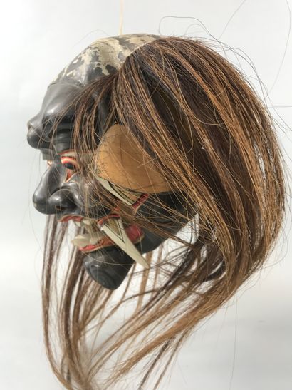 null Mask of the Indonesia type

Wood, hair, leather, pigments

Height : 21,5 cm....