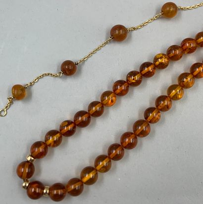 null Amber set consisting of a necklace, length: 40cm, a bracelet and a pair of earrings...