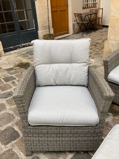 null Garden furniture including a 3-seater sofa, 2 armchairs and 2 stools or footrests....