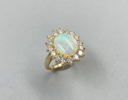 null 18k yellow gold ring centered on an oval opal in a diamond setting. 

PB : 5,90g....