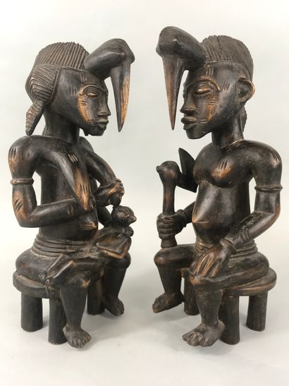null Lot de deux statuettes de type Senoufo, Côte d’Ivoire

Bois à patine brun noir

Haut....