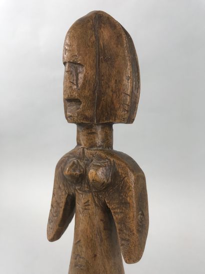 null Bambara type statuette, Mali

Wood with brown patina

Height : 31,5 cm. 31,5...