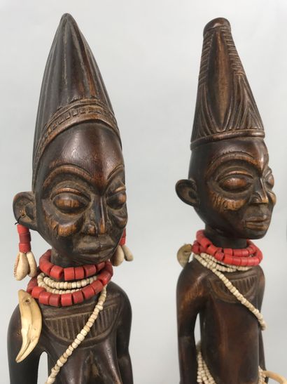 null Pair of Yoruba ibeji type statuettes, Nigeria

Wood with brown patina, beads,...
