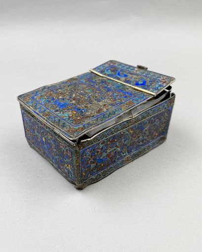 null CHINA.

Silver box and polychrome enamels cloisonné decorated with dragons with...