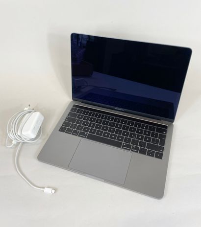 null 2019 Apple MacBook Pro (13, Touch Bar, 1,4 GHz Quad-core Intel Core I5, 8GB...