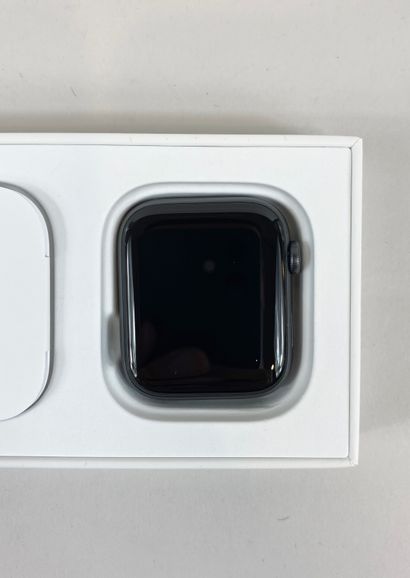 null Apple Watch Series 6 GPS gray, fonctionnel, boite d'origine, comme neuf, avec...