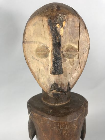 null Ambete type statue, Gabon

Wood with brown patina, pigments

Height : 48 cm....