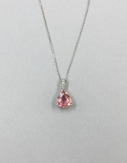 null Troïda pendant in 18k white gold set with a pear-cut pink tourmaline of about...