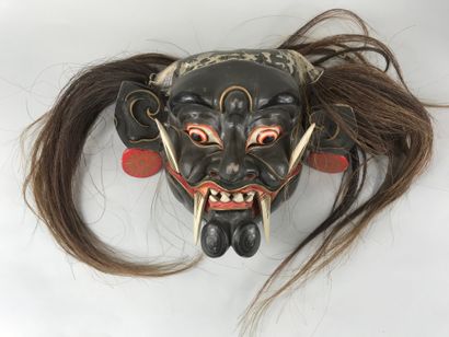 null Mask of the Indonesia type

Wood, hair, leather, pigments

Height : 21,5 cm....