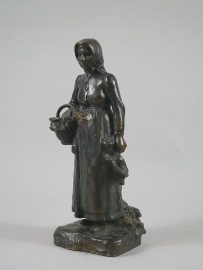 null Jean-Marie MENGUE (1855-1949).

Peasant woman with basket and pheasants

Bronze...