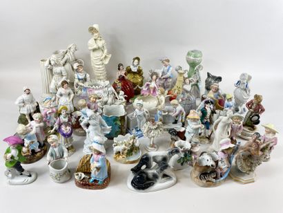 null Important lot de figurines en porcelaine représentant des enfants, des animaux,...