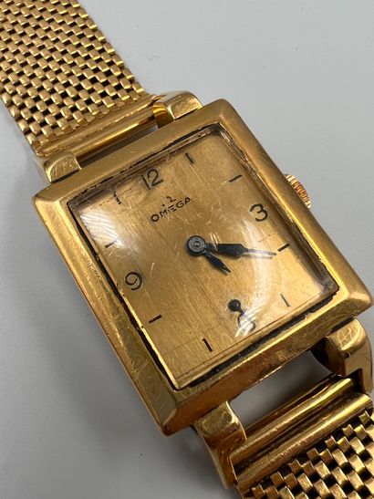 null OMEGA

Montre bracelet en or jaune 18k. Signé. Vers 1960. 

Poids brut : 86...