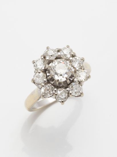 null Flower ring in 18k white gold surmounted by a half-cut diamond of 0.30ct approximately...