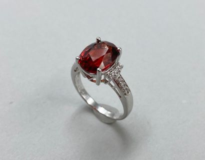 null 18k white gold ring set with a 5.5cts spessartite garnet and diamonds.

Gross...