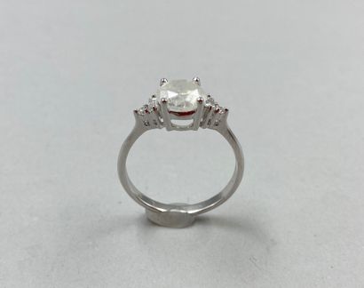 null 18k white gold ring centered on a 1.61ct brilliant-cut diamond (K, SI2) with...