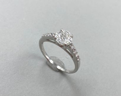null 18k white gold ring set with a princess-cut diamond surrounded by 4 navette...