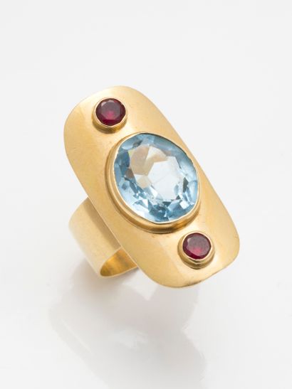 null Long 18k yellow gold design ring topped with an emerald-cut blue stone and two...