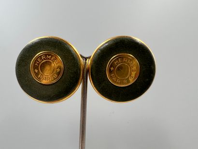 null HERMES Paris 

Pair of ear clips model "Clous de selle" in gold metal and green...