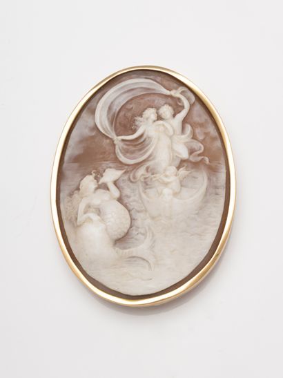 null Important shell cameo mounted on 18k yellow gold representing the myth of Ulysses...