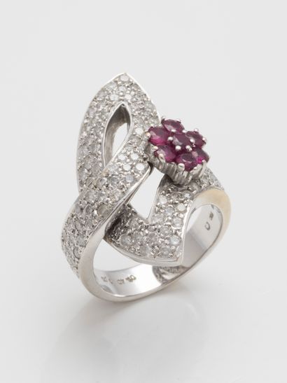 null 
Modern 18k white gold ring in crossed ribbons, paved with diamonds, a ruby...