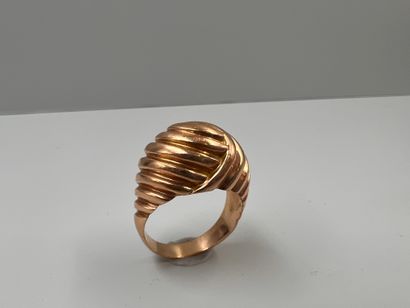 null Dome ring in 18k yellow gold with twisted pattern. 

Work of the 1960s.

Weight...