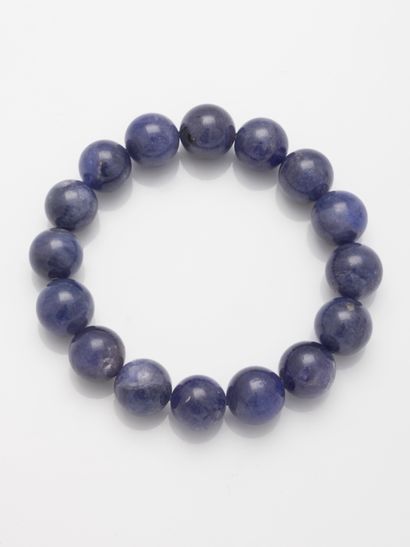 null Bracelet composé de 16 perles de tanzanite. 

Poids brut : 67,40gr