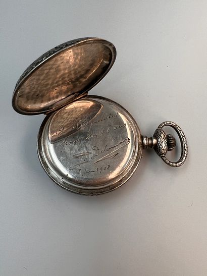 null Pocket watch. Silver case engraved on both sides with decorations of heads of...