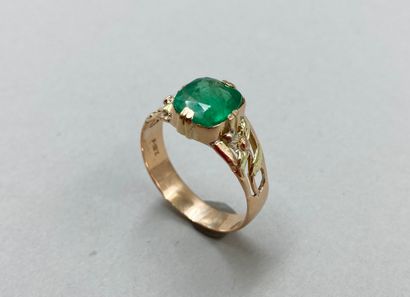 null 18k yellow gold ring set with a cushion-cut emerald weighing approximately 2...