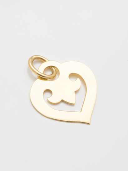 null OJ PERRIN, Paris

Heart pendant in 18k yellow gold with a fleur-de-lis. Signed.

Weight:...