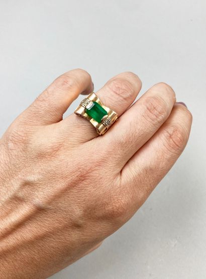 null 18k rose gold tank ring set with a 2.20ct Colombian emerald and roses in a scrolling...