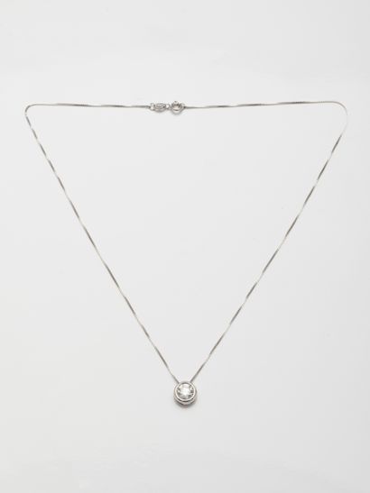 null Necklace in 18k white gold holding a diamond of 1ct approximately in closed...