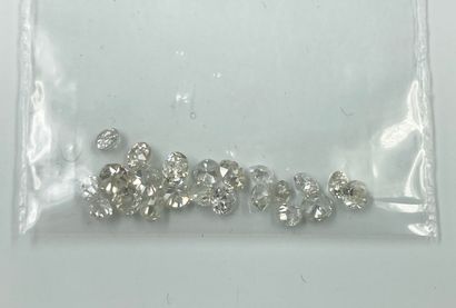null Lot of old cut diamonds on paper comprising 22 stones for a total of 2,60 cts...