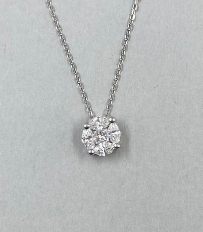 null Round 18k white gold pendant set with a princess cut diamond surrounded by 4...